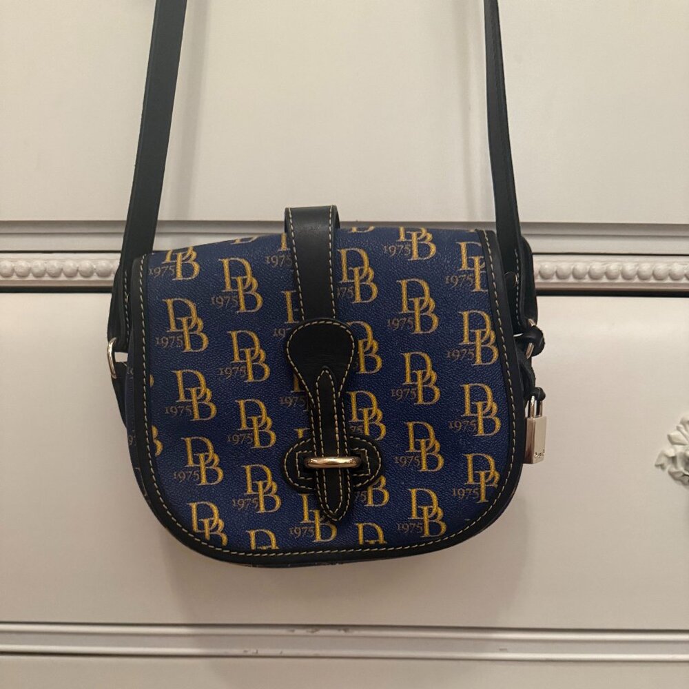 Dooney & Bourke crossbody purse